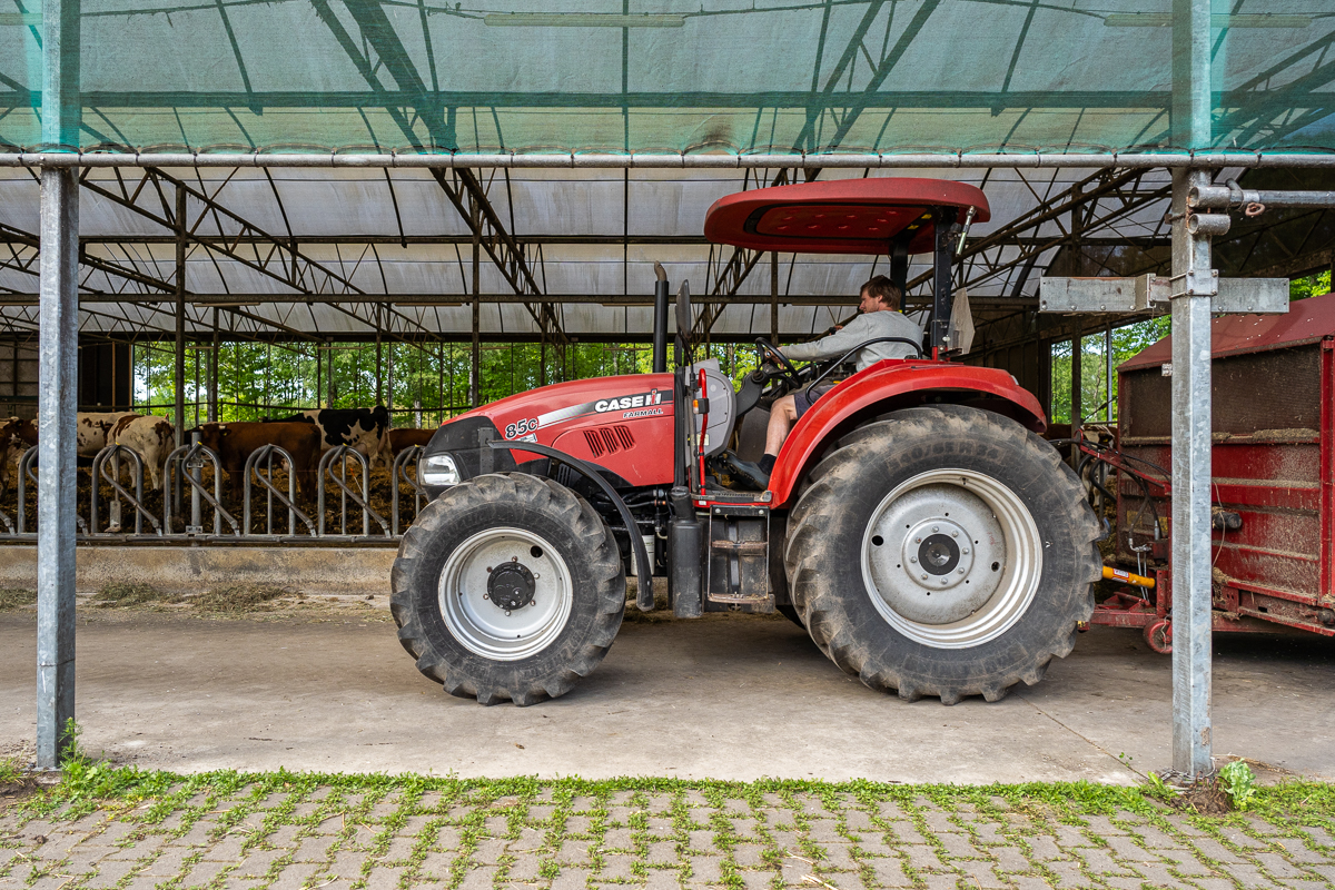trekker voor de stal
