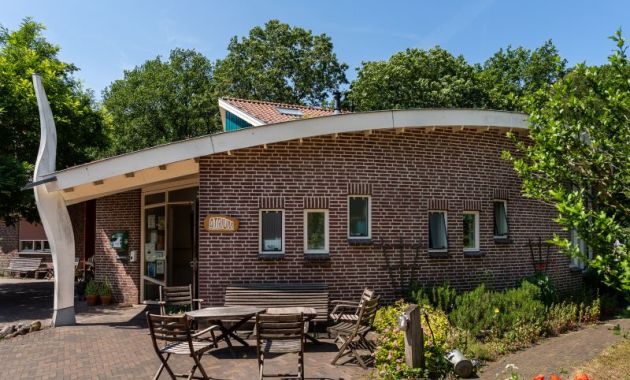 Buitenkant Atrium, symbolioseert betrokkenheid bij de gemeenschap